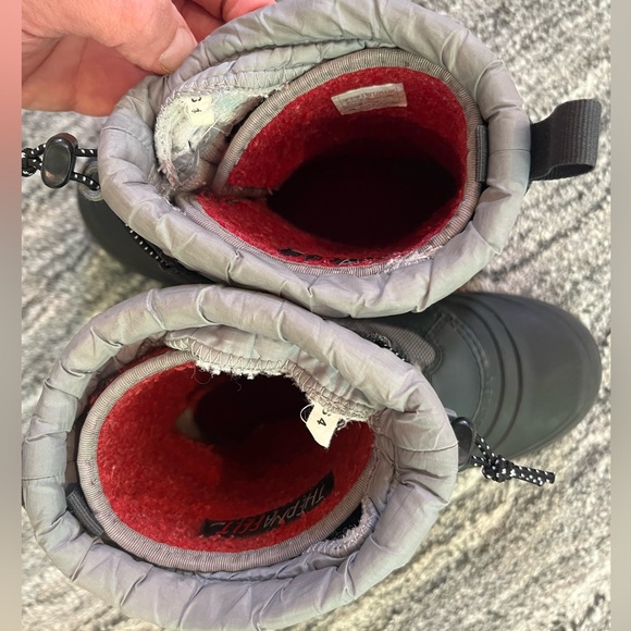 The North Face Kids Alpenglow Snow Boots - size 4 - Picture 10 of 10